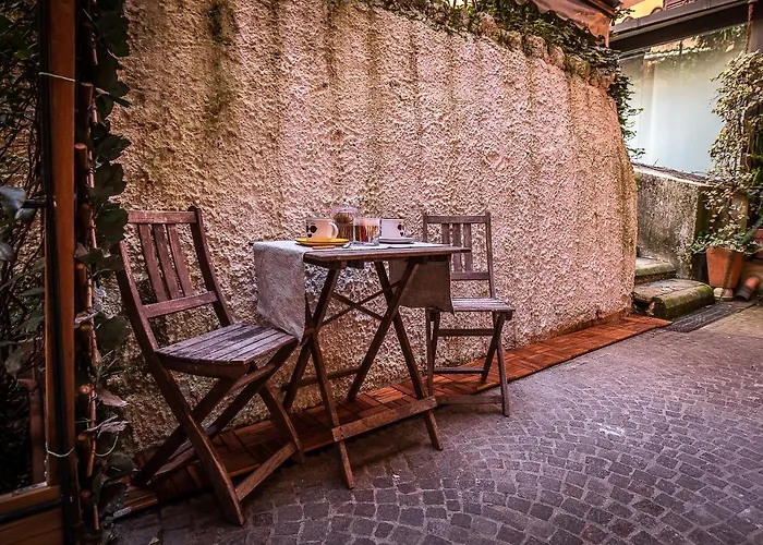 Cosy In The Greenest Corner Of Trastevere Апартаменты