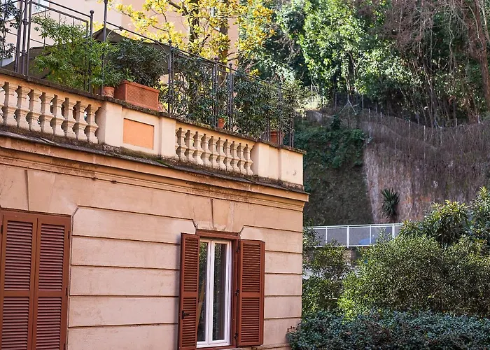 Апартаменты Cosy In The Greenest Corner Of Trastevere *