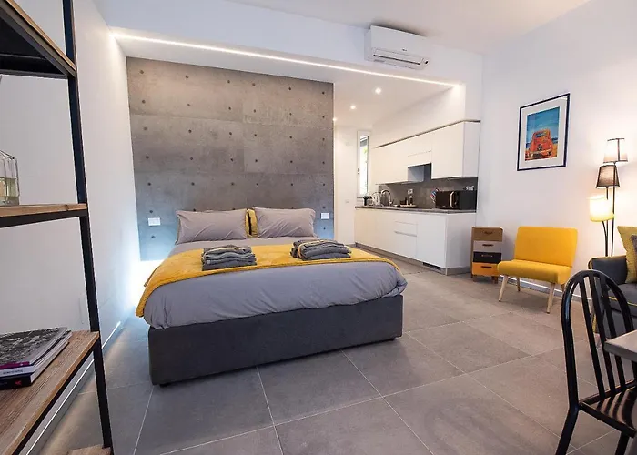 Cosy In The Greenest Corner Of Trastevere Рим